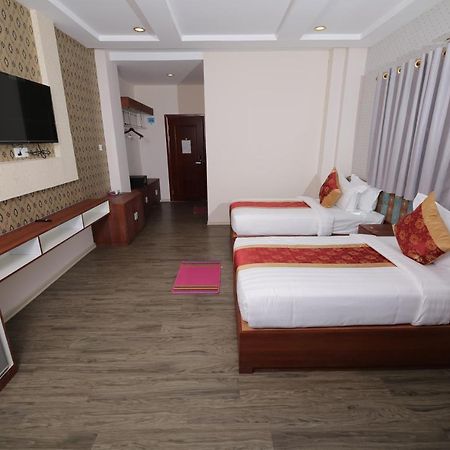 H Plus Hotel Янгон Экстерьер фото
